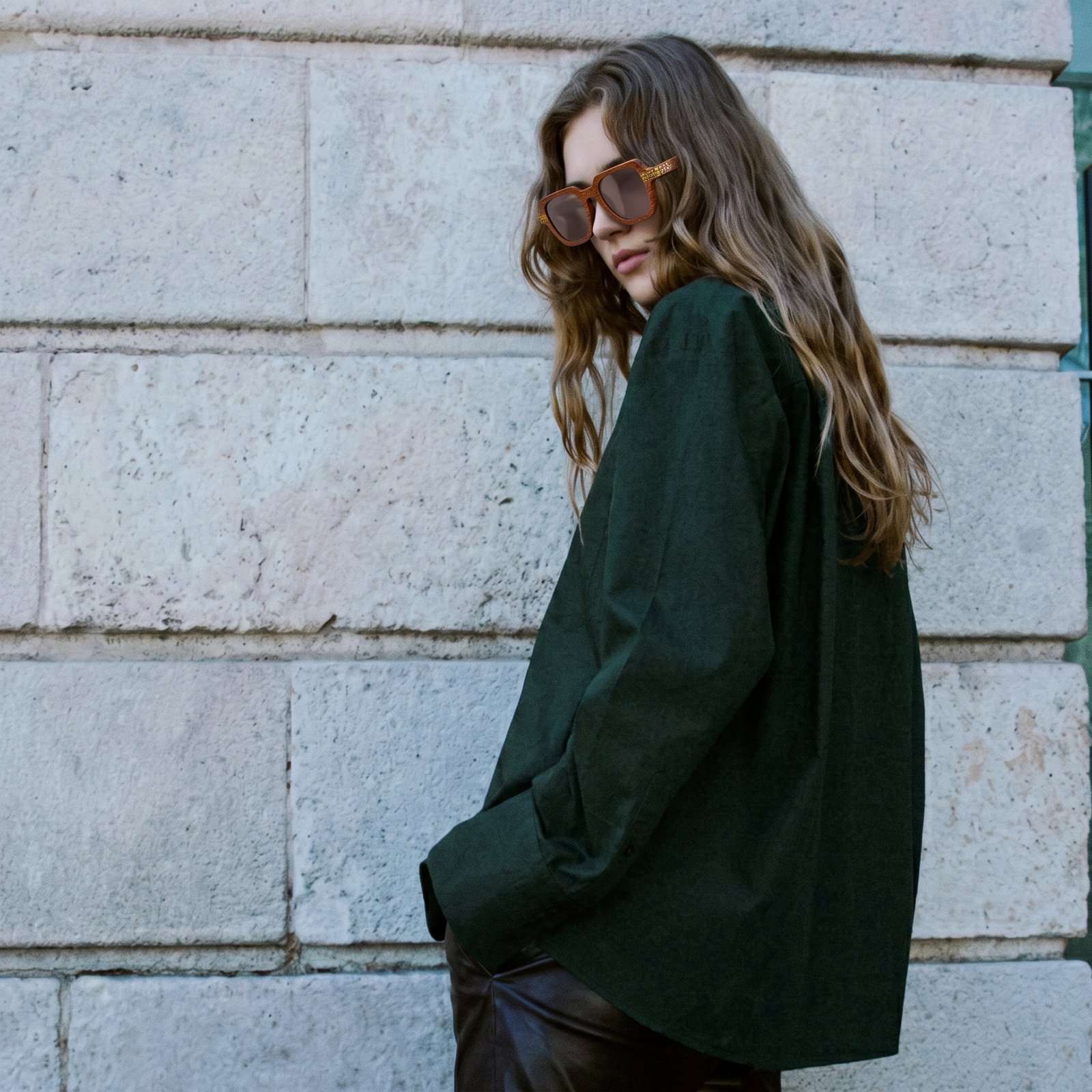 Woman_wearing_glasses_2K_202608132249